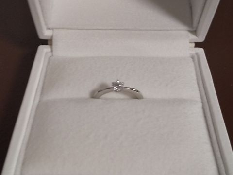 【ジュエリー東京の口コミ】 おしゃれで凝ったデザインの指輪も多くありましたが、シンプルで普段使い…