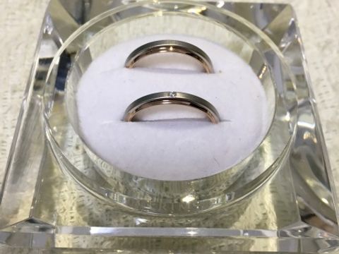 【アイプリモ(I-PRIMO)の口コミ】 まず、ピンクゴールドの指輪がいいと決めていました。
しかし全てピンクゴ…