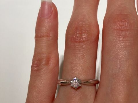 【MIKIMOTO(ミキモト)の口コミ】 ダイヤを留める爪があまり高くないデザインを探していました。リングの太…