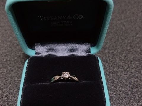 【ティファニー(Tiffany & Co.)の口コミ】 シンプルなデザインが可愛いです！一生に一度の大事な指輪なので、ダイヤ…