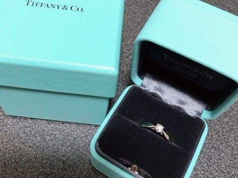 【ティファニー(Tiffany & Co.)の口コミ】 婚約指輪はシンプルなものが良かったためシンプルなデザインのものを探し…