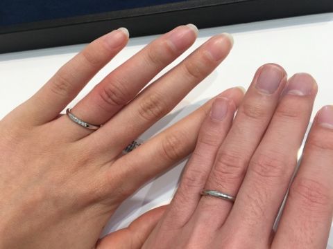 【4℃ BRIDAL(ヨンドシーブライダル)の口コミ】 シンプルなデザインがとても気に入りました。シンプルなストレートのリン…