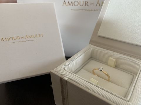 【AMOUR AMULET(アムール・アミュレット)の口コミ】 わたしは元々、あまり派手なものやダイヤが目立つようなものが好みではあ…