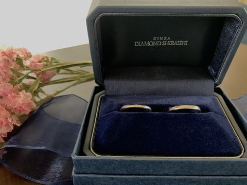 【銀座ダイヤモンドシライシの口コミ】 結婚指輪はシンプルなストレートのデザインの中で探していました。
リング…