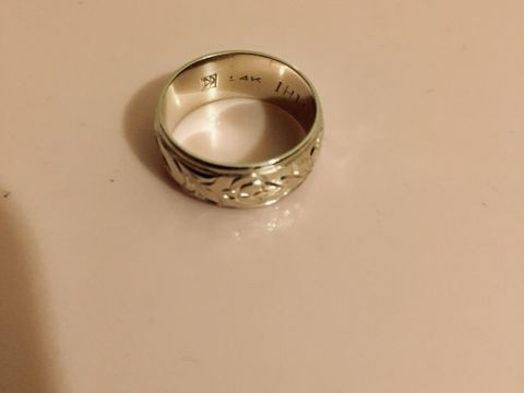 【Wailea(ワイレア)の口コミ】 2人ともウミガメが大好きなので、迷わずホヌのデザインにしました。裏に彫…