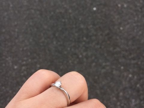 【俄(にわか)の口コミ】 デザインに一目惚れし、見つけた時に彼にこれがいいと伝えていました。彼…