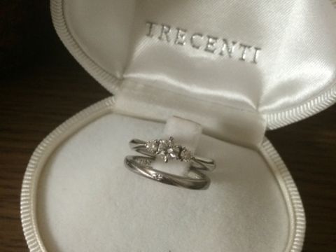 【TRECENTI(トレセンテ)の口コミ】 エンゲージ、マリッジを一緒にこちらの
お店で購入しました。
何店舗か見…