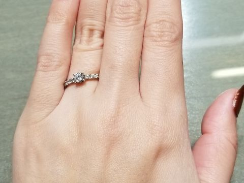 【アイプリモ(I-PRIMO)の口コミ】 正面から見ると、プラチナ部分があまり見えず、ほぼダイヤモンドしか見え…