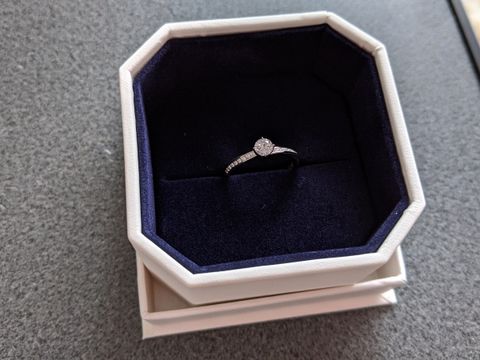 【4℃ BRIDAL(ヨンドシーブライダル)の口コミ】 2020年限定モデルだったのでとても特別感がありました。この指輪で1番気に…