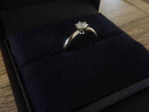 【ラザール ダイヤモンド(LAZARE DIAMOND)の口コミ】 シンプルで王道な婚約指輪が欲しくて、探していたところラザールさんのこ…