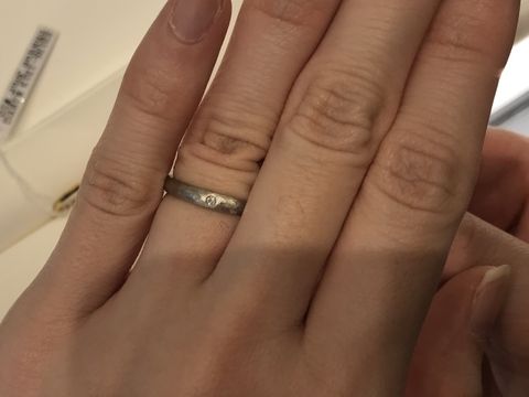 【YUKA HOJO(ユカホウジョウ)の口コミ】 くすんだ色味のアンティーク調のデザインが素敵でした。素材はピンクゴー…