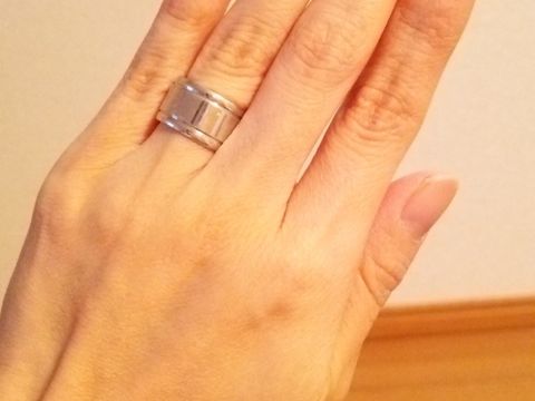 【REGALO(レガロ)の口コミ】 旦那さんに合うデザインを探していて、普段から幅がある指輪をしていたの…