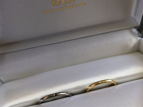 【ete(エテ)の口コミ】 旦那&rarr;プラチナで、中央がブラックダイヤ
私&rarr;ゴールドで、中央が…
