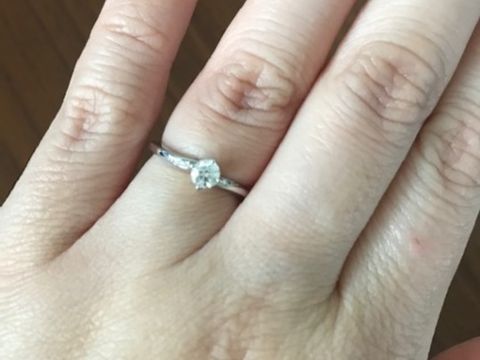 【俄(にわか)の口コミ】 まず、結婚指輪を買うならこちらのデザインが良いと思っていて、合わせて…
