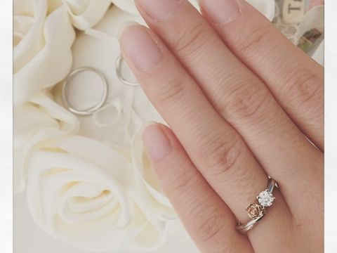 【A・D・A(エー・ディー・エー)の口コミ】 いかにも婚約指輪というデザインではなく、普段のちょっとしたお出掛けに…