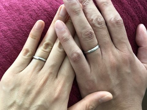 【アイプリモ(I-PRIMO)の口コミ】 メレダイヤがリングの幅半分だけ付いているデザインがめずらしく、一目惚…