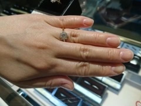 【TOMOE(トモエ)の口コミ】 和柄の花菱モチーフの指輪です。和風の雰囲気がありつつも、メレダイヤが…