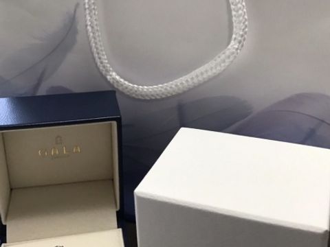 【GALA JEWELRY(ガラジュエリー)の口コミ】 シンプルなデザインで、ゴールドリングに台座だけプラチナのソリティアリ…