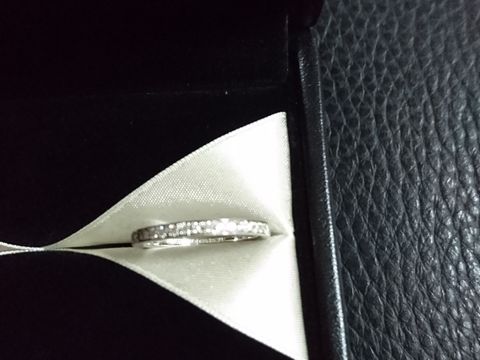 【エクセルコダイヤモンド(EXELCO DIAMOND)の口コミ】 色々な指輪屋さんでハーフエタニティにで探していましたが、キラキラして…