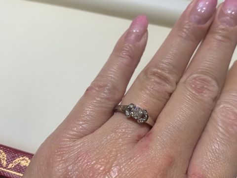 【カルティエ(Cartier)の口コミ】 石留めが4つの為、真ん中のダイヤモンドがとても美しく大きく見えます。ま…