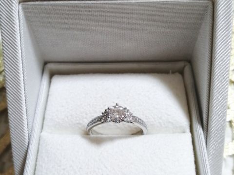 【ENUOVE(イノーヴェ)の口コミ】 婚約指輪は、ダイヤが控えめで普段使いできるものがいいと思っていました…