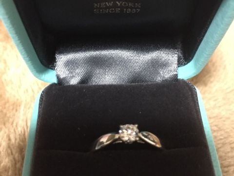 【ティファニー(Tiffany & Co.)の口コミ】 ブランドのネームバリューです。ずっと婚約指輪はティファニーをプレゼン…