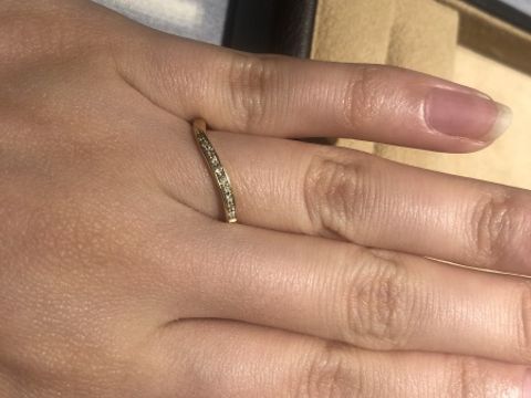 【ORECCHIO(オレッキオ)の口コミ】 ゴールドでダイヤを埋め込んだデザインの結婚指輪がとてもおしゃれで試着…