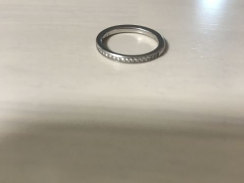 【アイプリモ(I-PRIMO)の口コミ】 婚約指輪は普段からつけられるものがほしいという
こだわりがあり一粒ダイ…