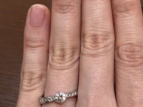 【TRECENTI(トレセンテ)の口コミ】 まわりにダイヤが散りばめられており、キラキラしていてとてもゴージャス…