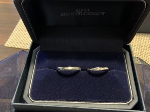 【銀座ダイヤモンドシライシの口コミ】 初めはペアのものにしようと思っていたのですが、お互い好みのデザインの…