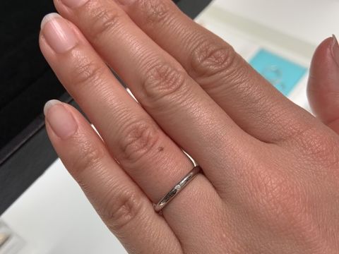 【ティファニー(Tiffany & Co.)の口コミ】 シンプルなデザインですが、小さなダイヤが1粒埋め込まれているのがとても…