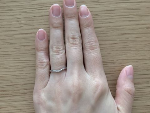 【アイプリモ(I-PRIMO)の口コミ】 いろんな指輪を試着させていただき、Vになっているデザインが指が細く見え…