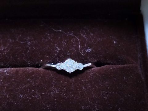 【アイプリモ(I-PRIMO)の口コミ】 婚約指輪は着ける機会が多くなさそうなので、作るか迷っていました。デザ…