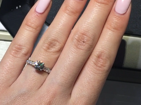 【ヴァン クリーフ＆アーペル(Van Cleef & Arpels)の口コミ】 ヴァンクリーフ&アーペル ロマンスソリティアダイヤリング (0.7カラッ…