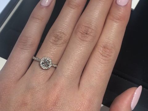 【FOREVERMARK(フォーエバーマーク)の口コミ】 フォーエバーマークのセンターストーン0.2caratのリングを試着させて頂き…