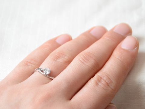 【アイプリモ(I-PRIMO)の口コミ】 デザインで一目ぼれしました。
その場で色々と他の物も試着しましたが、結…