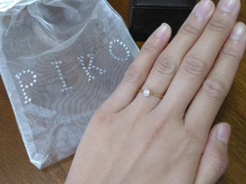 【CHER LUV(シェールラブ)の口コミ】 某指輪雑誌を見て、こんなタイプのものとは決めていました。
リングの幅が…