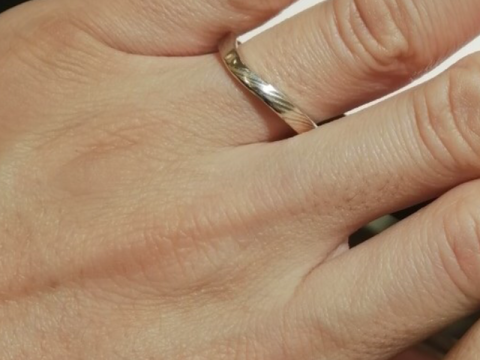 【杢目金屋(もくめがねや)の口コミ】 他とは被らない和風リングで、自分達で指輪に入れるカラーを選べ、一つの…