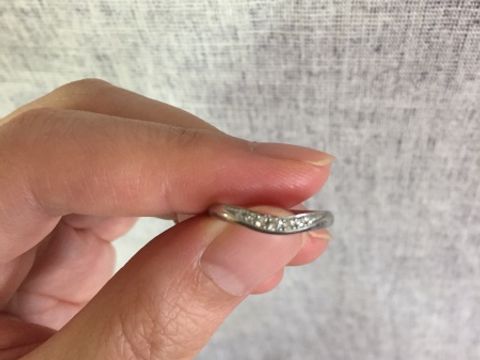 【ROYAL ASSCHER(ロイヤル・アッシャー)の口コミ】 細かいダイヤが敷き詰められた結婚指輪で、存在感があるのが気に入りまし…