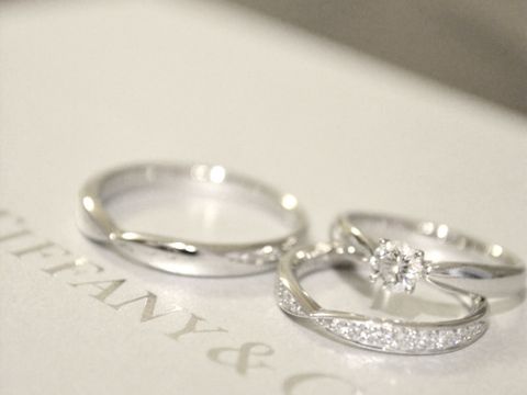 【ティファニー(Tiffany & Co.)の口コミ】 婚約指輪を選んだ時に、結婚指輪もハーモニーにしようと決めていました。
…
