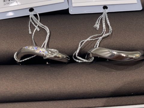 【アイプリモ(I-PRIMO)の口コミ】 ダイヤなどの石が付いてなくて、シンプルなもので男女ともにつけやすいと…