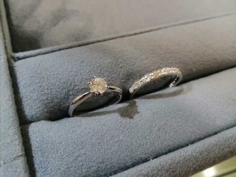 【宝寿堂(ほうじゅどう)の口コミ】 王道の絵に描いたような婚約指輪がよかったのでプラチナのソリティアタイ…