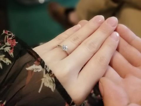 【宝寿堂(ほうじゅどう)の口コミ】 婚約指輪はリングとダイヤをそれぞれ選ぶことができました。
自分達が本当…
