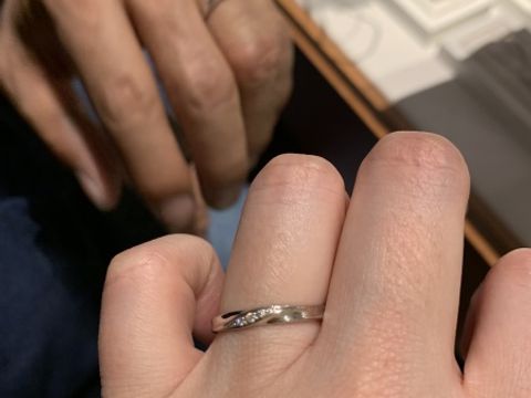 【銀座ダイヤモンドシライシの口コミ】 シンプルな中にダイヤモンドの輝きが光る指輪です。金属アレルギーが不安…