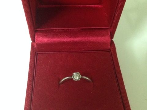 【ヴァンドーム青山(VENDOME AOYAMA)の口コミ】 予算がなかったので、安価で一粒ダイヤの可愛らしい指輪を探していました…