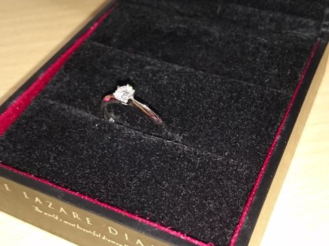 【ラザール ダイヤモンド(LAZARE DIAMOND)の口コミ】 どちらかというと細長い私の指に合う指輪を彼がお店の方と相談しながら決…