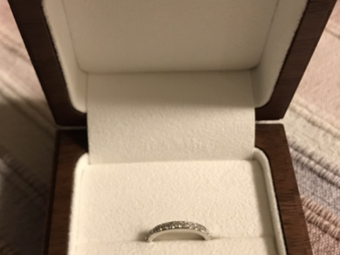 【Ponte Vecchio(ポンテヴェキオ)の口コミ】 エタニティリングを希望していました。
フルエタニティだと、指のあたりや…