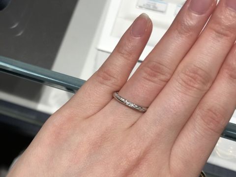 【銀座ダイヤモンドシライシの口コミ】 正面からも横からもダイヤが見えるデザインが他になくとても気に入りまし…