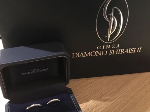 【銀座ダイヤモンドシライシの口コミ】 カタログや実物を色々と見させていただきながら決めることができました。…