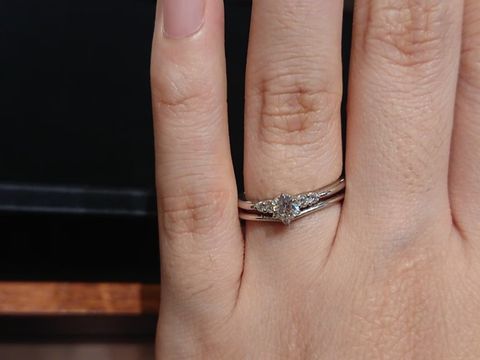 【ケイウノ ブライダル(K.UNO BRIDAL)の口コミ】 2つをまとめてつけていても1つしかつけていないような感覚です。つけてい…